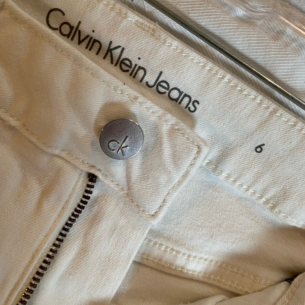 Calvin Klein - Picture 2 of 3